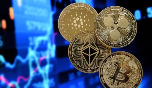 비트코인·이더리움 등 암호 가상화폐 모형. / 연합뉴스