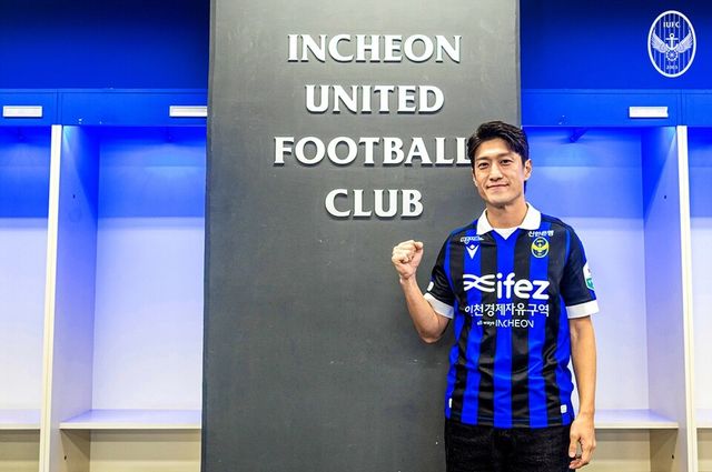 이청용이 파이팅 포즈를 취하고 있다. /인천 유나이티드 제공