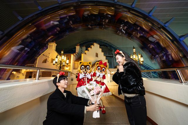 경품행사 '포에버 모먼츠 온 화이트데이' 모습. /롯데월드 제공