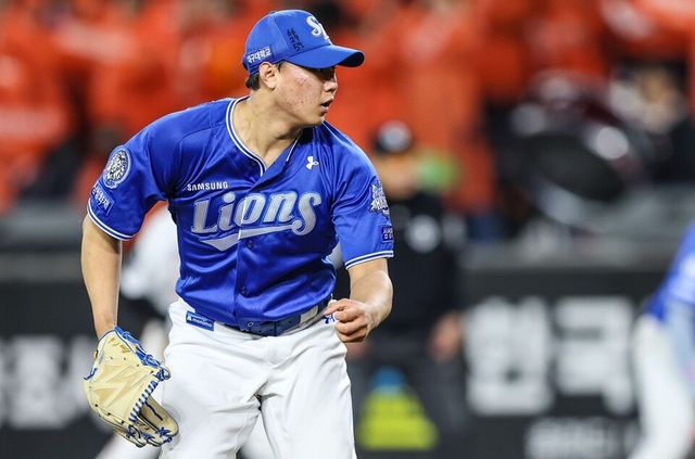 배찬승이 지난해 플레이오프 5차전에 등판해 투구하고 있다. /삼성 라이온즈 제공