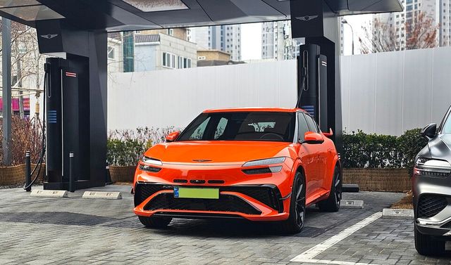 제네시스 'GV60 마그마'의 충전하는 모습./곽호준 기자