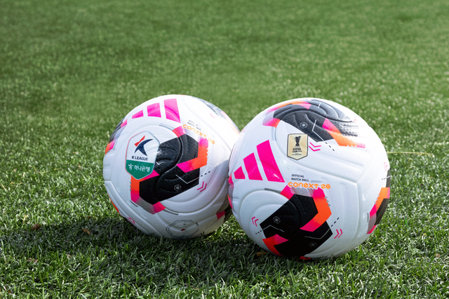 2026시즌 K리그 공인구로 ‘커넥스트 26 프로’. /한국프로축구연맹 제공