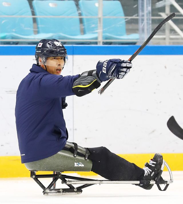 2022 베이징 동계패럴림픽 기간 감독으로서 훈련 중인 한민수. /700크리에이터스 제공