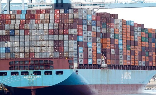 미국 연방 대법원이 도널드 트럼프 대통령의 상호관세가 위법하다고 판결해 기업들이 이미 낸 관세를 환급받을지 주목된다. 사진은 미국 LA항 수출선박. / 사진=연합뉴스.