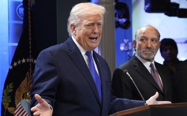 도널드 트럼프 미국 대통령이 연방 대법원의 국가별 상호관세 위법 판결 당일 새로운 10% 글로벌 관세 부과 행정명령에 서명했다. 백악관은 이번 '임시 관세'가 미 동부시간 24일 0시 1분에 발효될 것이라고 설명했다. / 사진=연합뉴스.