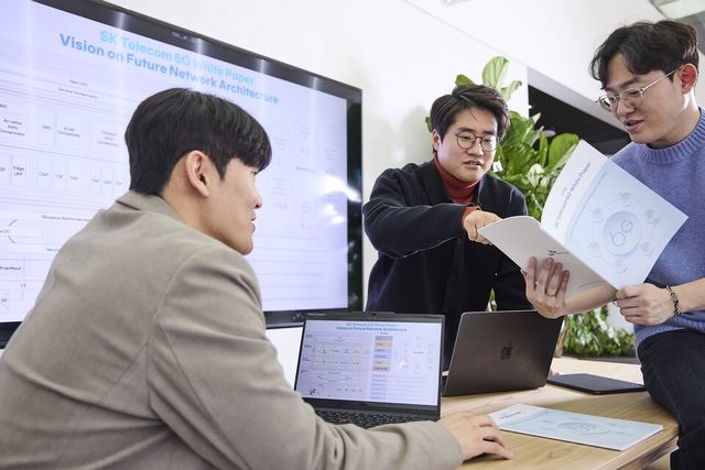 SK텔레콤이 중장기 네트워크 진화 전략을 담은 세 번째 6G 백서 ‘ATHENA’를 발간하고&nbsp;관련 핵심 기술을 MWC26에서 공개한다고 23일 밝혔다./SKT