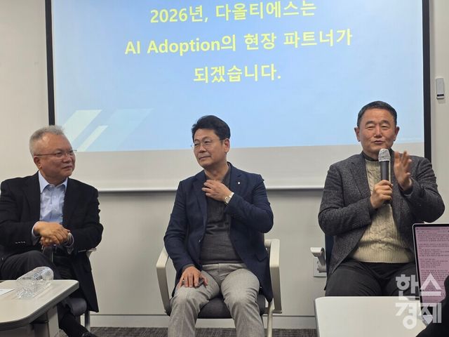 홍정화 다올티에스 대표, 박현규 몬드리안AI 부사장, 장윤찬 다올티에스 부사장(왼쪽부터)이 26일 서울 역삼동 다올티에스 본사에서 개최한 2026년 상반기 미디어데이에서 질의응답에 임하고 있다./김종효 기자