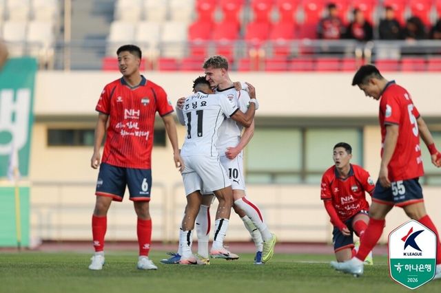 트란지스카가 김천전 동점골 직후 세리머니하고 있다. /한국프로축구연맹 제공
