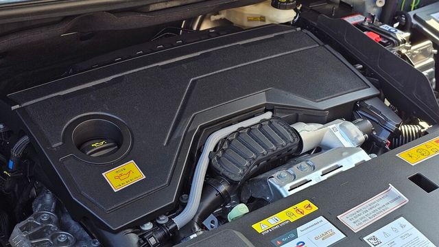 푸조 '올 뉴 5008 스마트 하이브리드'의 엔진./곽호준 기자