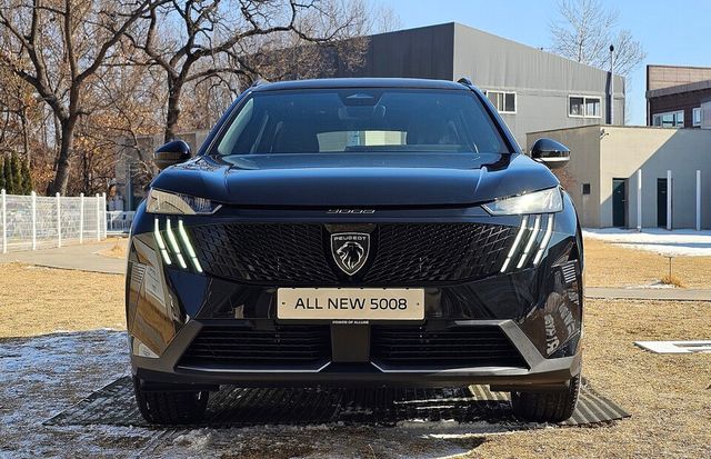 푸조 '올 뉴 5008 스마트 하이브리드 알뤼르'의 전면./곽호준 기자