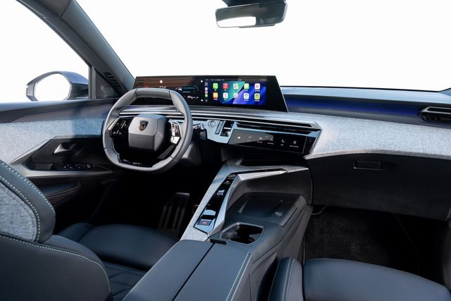 푸조 '올 뉴 5008 스마트 하이브리드 GT'의 실내./스텔란티스코리아