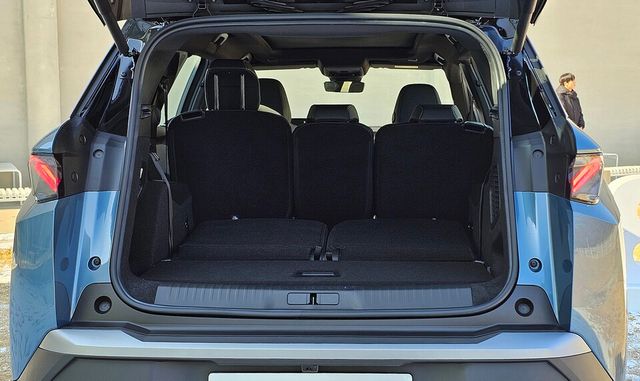 푸조 '올 뉴 5008 스마트 하이브리드 GT'의 트렁크(3열 폴딩)./곽호준 기자