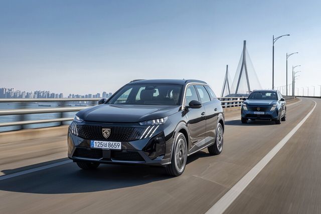 푸조 '올 뉴 5008 스마트 하이브리드'의 주행 모습./스텔란티스코리아