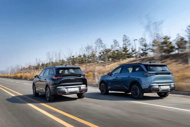 푸조 '올 뉴 5008 스마트 하이브리드'의 주행 모습./스텔란티스코리아