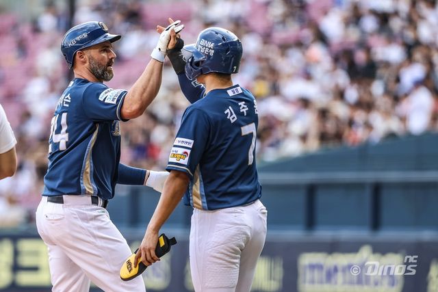 데이비슨(왼쪽)과 김주원. /NC 다이노스 제공