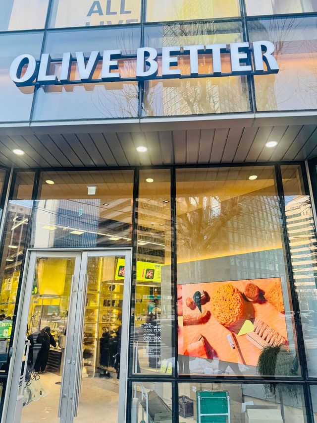 ‘주스앤그로서리’가 CJ올리브영이 새롭게 선보이는 웰니스 큐레이팅 플랫폼 ‘올리브베러(OLIVE BETTER)’ 광화문점에 공식 입점했다./주스앤그로서리