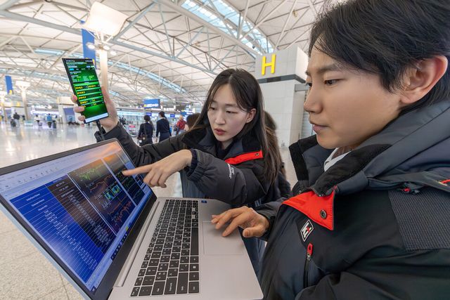 이통3사가 설 연휴를 앞두고 통화량과 데이터 트래픽 급증에 대비한 ‘특별 소통 대책’을 마련했다./KT