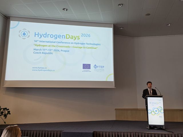 김형일 한수원 에너지믹스사업본부장이 청중에게 인사말을 전하고 있다./ 한국수력원자력