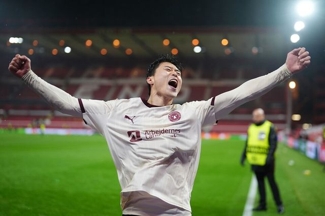 조규성이 득점 직후 두 팔을 벌리며 환호하고 있다. /연합뉴스