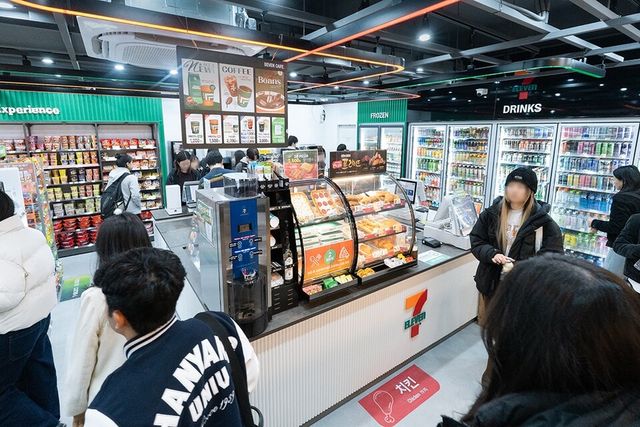 세븐일레븐 뉴웨이브 한양대프라자점. 세븐일레븐 제공