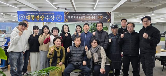 김스애드 직원들이 기념사진을 촬영하고 있는 모습. / 김스애드 제공