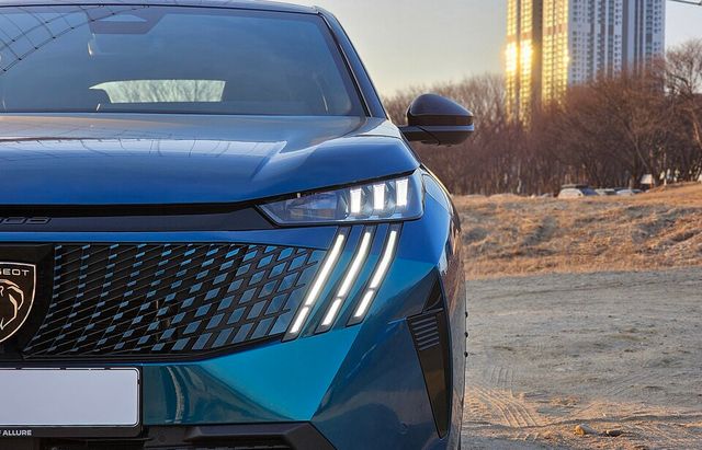 푸조 '3008'의 LED 주간주행등(DRL)과 헤드램프./곽호준 기자