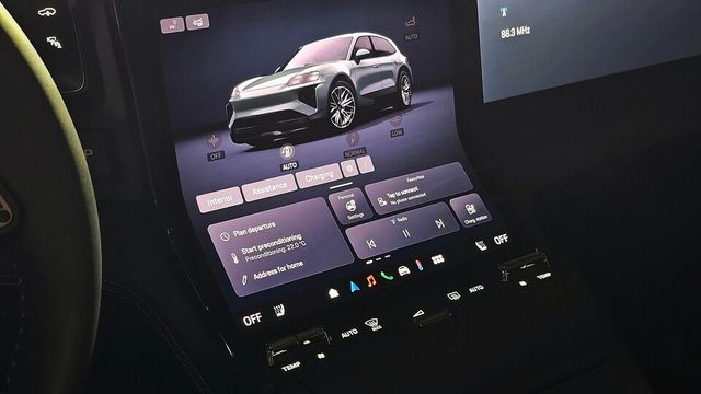 포르쉐 '카이엔 일렉트릭 터보'의 센터 디스플레이./곽호준 기자