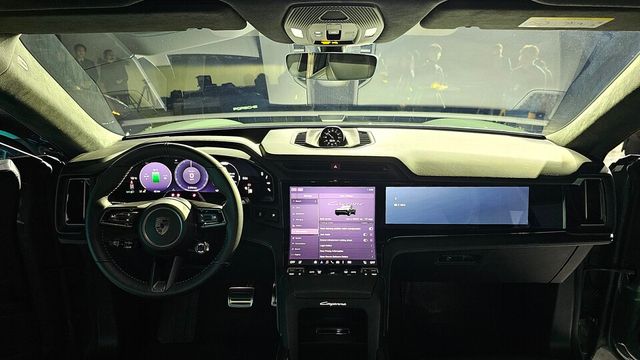 포르쉐 '카이엔 일렉트릭 터보'의 실내./곽호준 기자