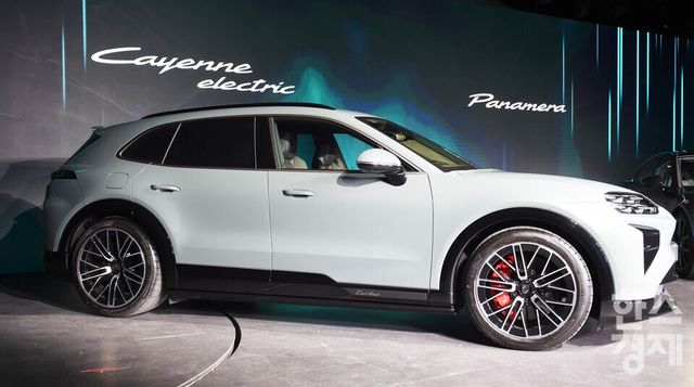 포르쉐코리아가 19일 오전 서울 광진구 PIEFactory에서 열린 ‘2026 포르쉐코리아 신년 기자 간담회’에 앞서 하반기 출시 예정인 전동화 SUV ‘카이엔 일렉트릭(Cayenne Electric)’을 선보였다. 측면 모습/ 이호형 기자 leemario@sporbiz.co.kr 2026.03.19