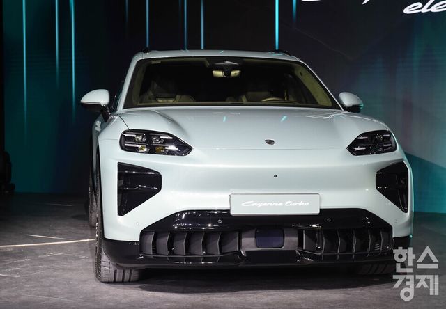 포르쉐코리아가 19일 오전 서울 광진구 PIEFactory에서 열린 ‘2026 포르쉐코리아 신년 기자 간담회’에 앞서 하반기 출시 예정인 전동화 SUV ‘카이엔 일렉트릭(Cayenne Electric)’을 선보였다. / 이호형 기자 leemario@sporbiz.co.kr 2026.03.19
