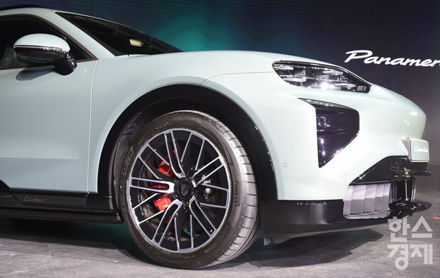 포르쉐코리아가 19일 오전 서울 광진구 PIEFactory에서 열린 ‘2026 포르쉐코리아 신년 기자 간담회’에 앞서 하반기 출시 예정인 전동화 SUV ‘카이엔 일렉트릭(Cayenne Electric)’을 선보였다. 휠과 브레이크포크 모습/ 이호형 기자 leemario@sporbiz.co.kr 2026.03.19