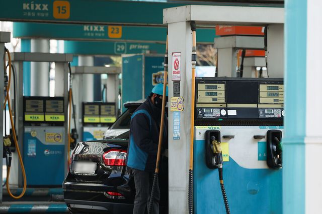 석유제품 최고가격제 시행에도&nbsp;농업용 난방유 가격은 상승한 것으로 나타났다. /사진=연합뉴스