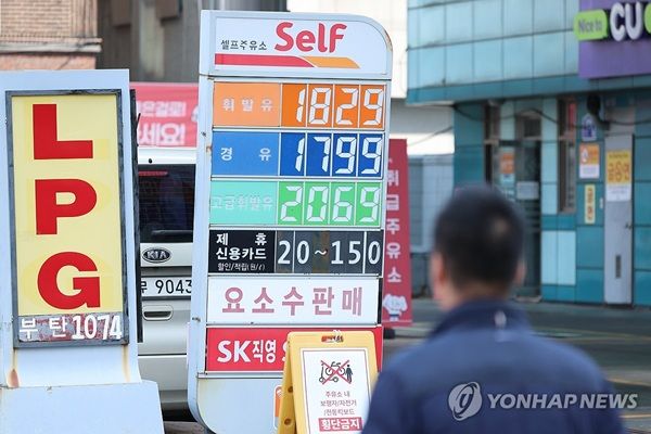 2월 생산자물가지수가 유가·주가 상승 영향에 6개월째 상승했다. /연합뉴스