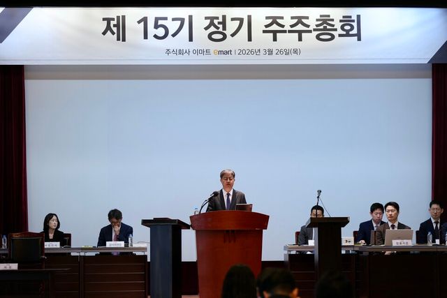 이마트 제15기 정기 주주총회에서 인사말을 하고 있는 한채양 대표. 이마트 제공