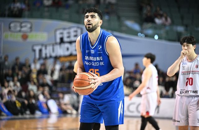 칸터가 자유투를 시도하고 있다. /KBL 제공