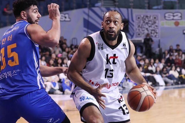 윌리엄스가 돌파를 시도하고 있다. /KBL 제공