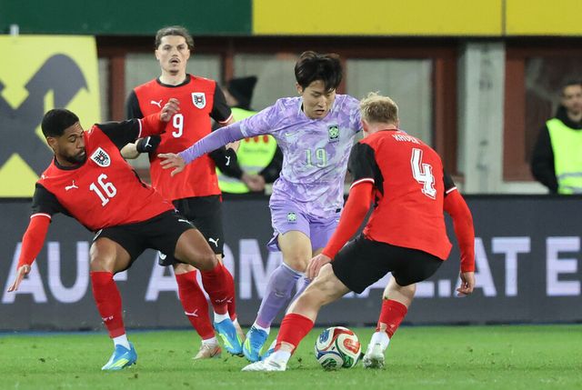 1일(한국 시각) 오스트리아 빈 에른스트 하펠 스타디움에서 열린 오스트리아와 평가전에서 0-1로 패한 한국 축구 대표팀. /연합뉴스