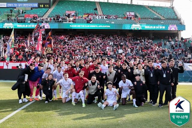부천FC 선수단 단체 기념 촬영. /한국프로축구연맹 제공