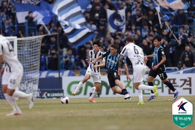 인천 유나이티드와 FC서울이 맞붙은 2026 K리그1 개막전. /한국프로축구연맹 제공