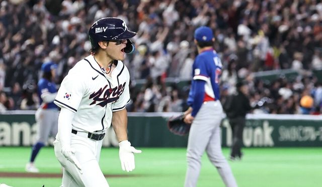 김도영이 대만전 역전 2점 홈런을 친 후 포효하고 있다. /연합뉴스