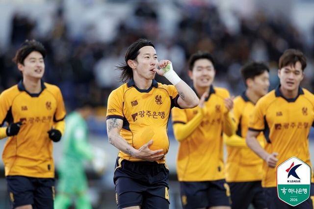 신창무(가운데)가 득점 직후 세리머니하고 있다. /한국프로축구연맹 제공
