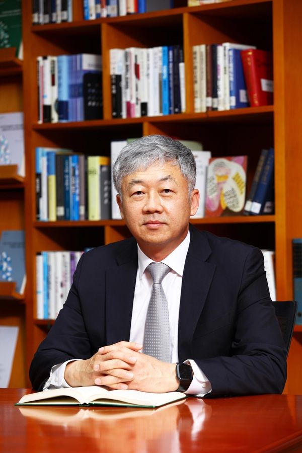 KB국민은행이 6일 사외이사후보추천위원회를 열고 신임 사외이사 1명과 중임 사외이사 3명을 사외이사 후보로 추천했다고 밝혔다. /KB국민은행 제공