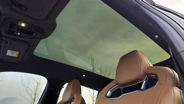 르노 '필랑트&nbsp;하이브리드 E-Tech'의&nbsp;파노라믹 글래스 루프./곽호준 기자