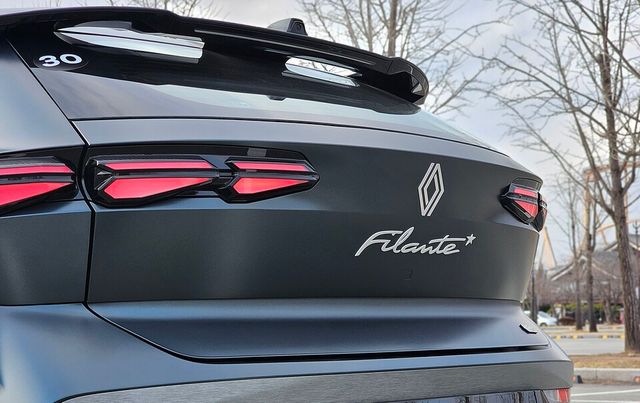 르노 '필랑트&nbsp;하이브리드 E-Tech' 아이코닉 트림의 후면./곽호준 기자&nbsp;