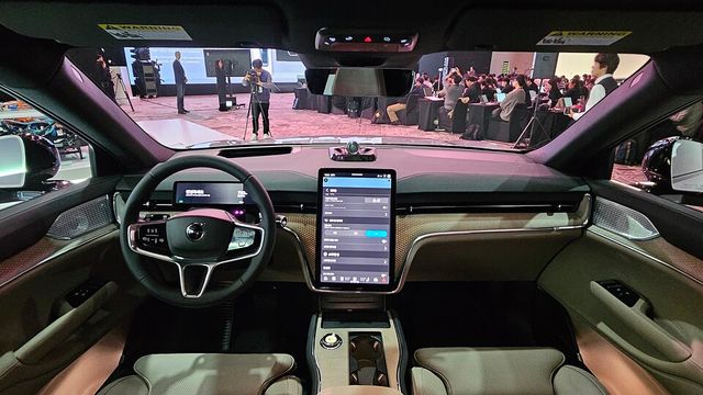 볼보 'EX90'의 실내./곽호준 기자