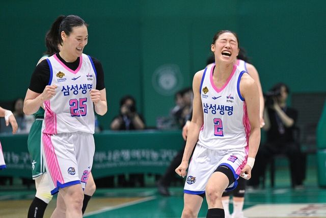 삼성생명의 배혜윤과 이해란(2번). /WKBL 제공