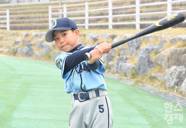 빅드림 김재윤이 타격 자세를 취하고 있다. /이호형 기자