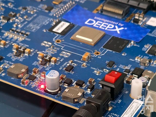 14일 열린 딥엑스(DeepX) 기자간담회에서 김녹원 대표가 발언하고 있다./김종효 기자