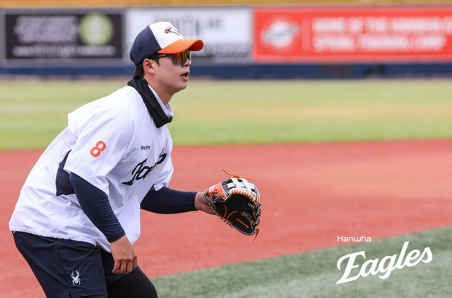 노시환이 호주 멜버른 전지훈련에서 수비 연습에 나서고 있다. /한화 이글스 제공