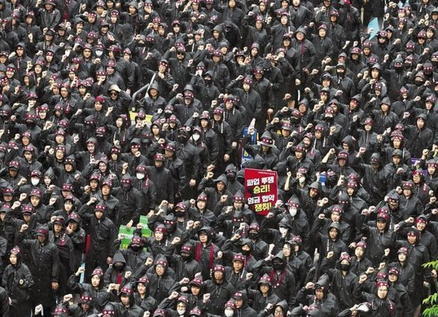 2024년 7월 경기 화성시 삼성전자 화성사업장 앞에서 열린 전국삼성전자노동조합(전삼노) 총파업 결의대회 모습. &nbsp;
